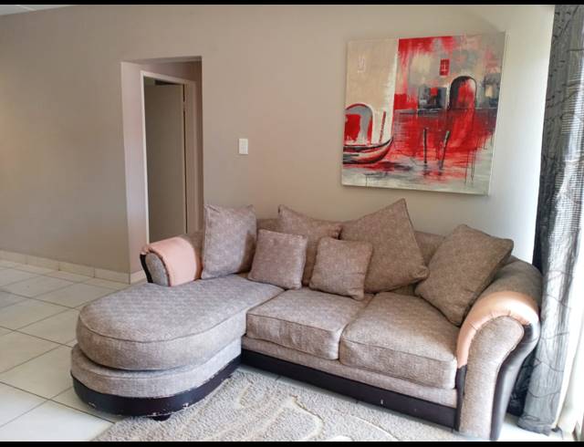 2 BEDROOM APARTMENT TO LET IN SECUNDA